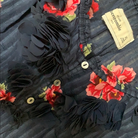 Flowery Top - Picture 2 of 2